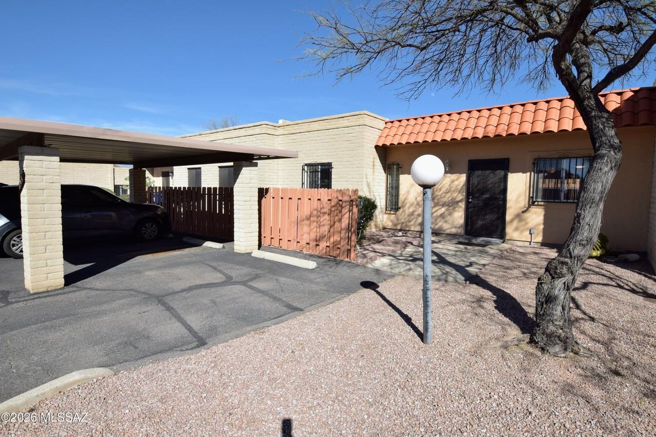 893 S Pantano Pkwy - Photo 3 of 25