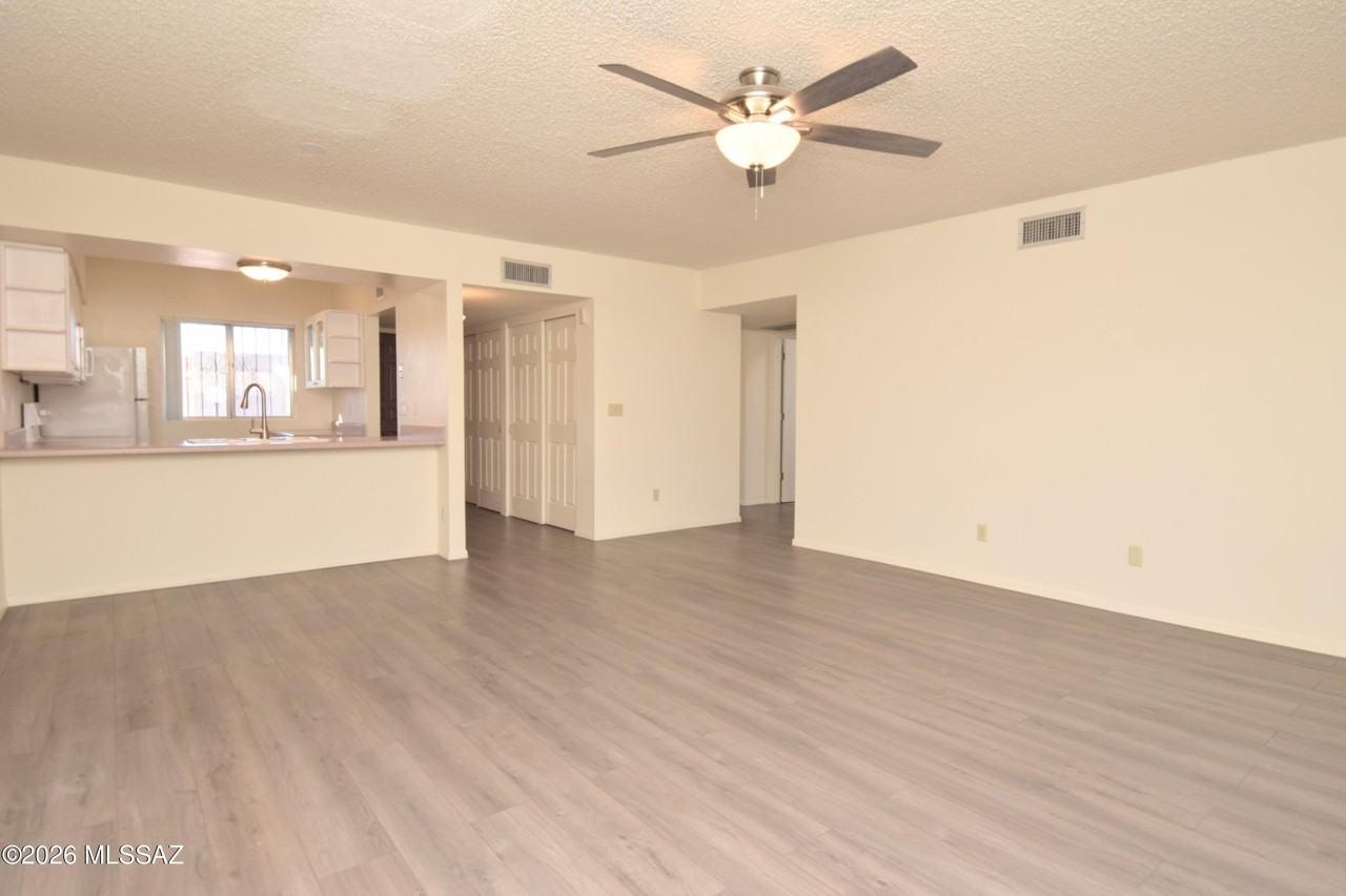 893 S Pantano Pkwy - Photo 5 of 25