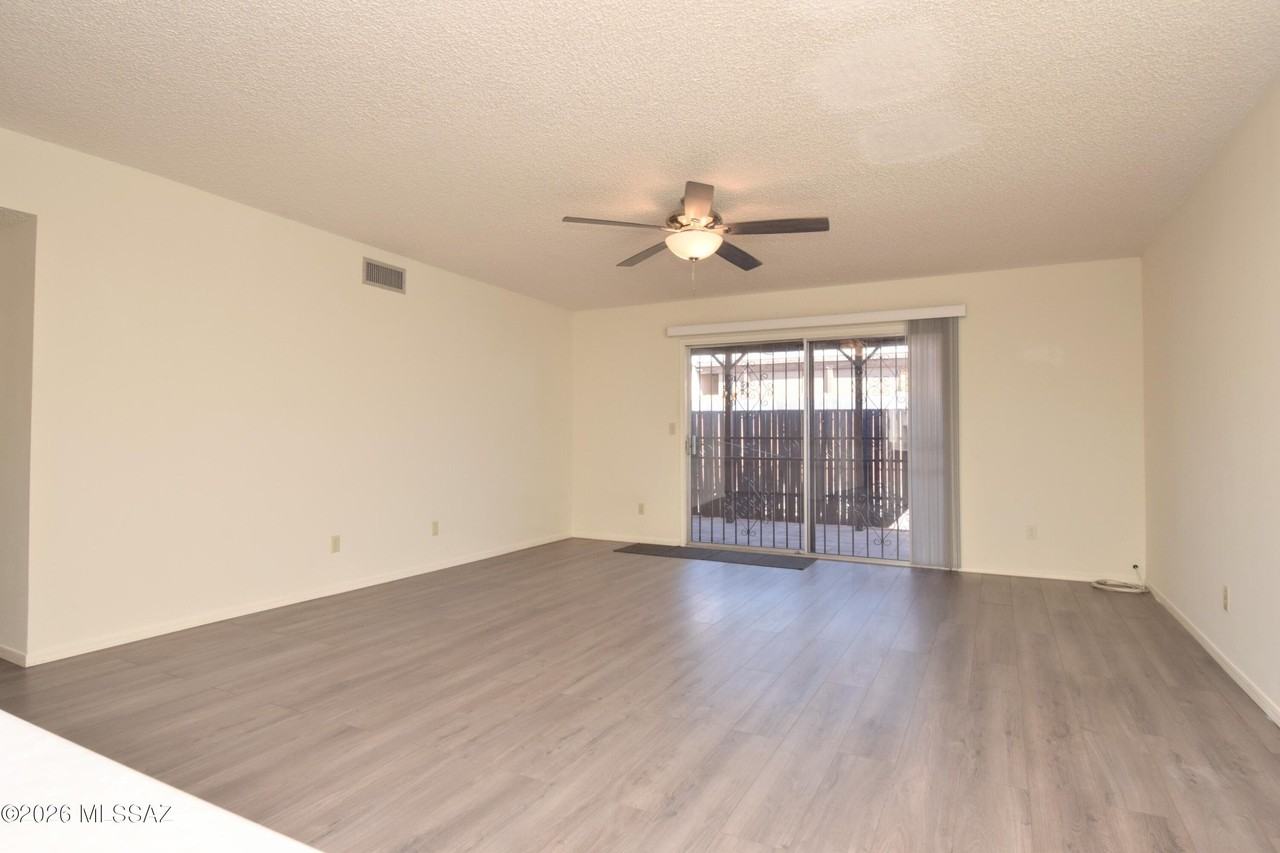 893 S Pantano Pkwy - Photo 7 of 25