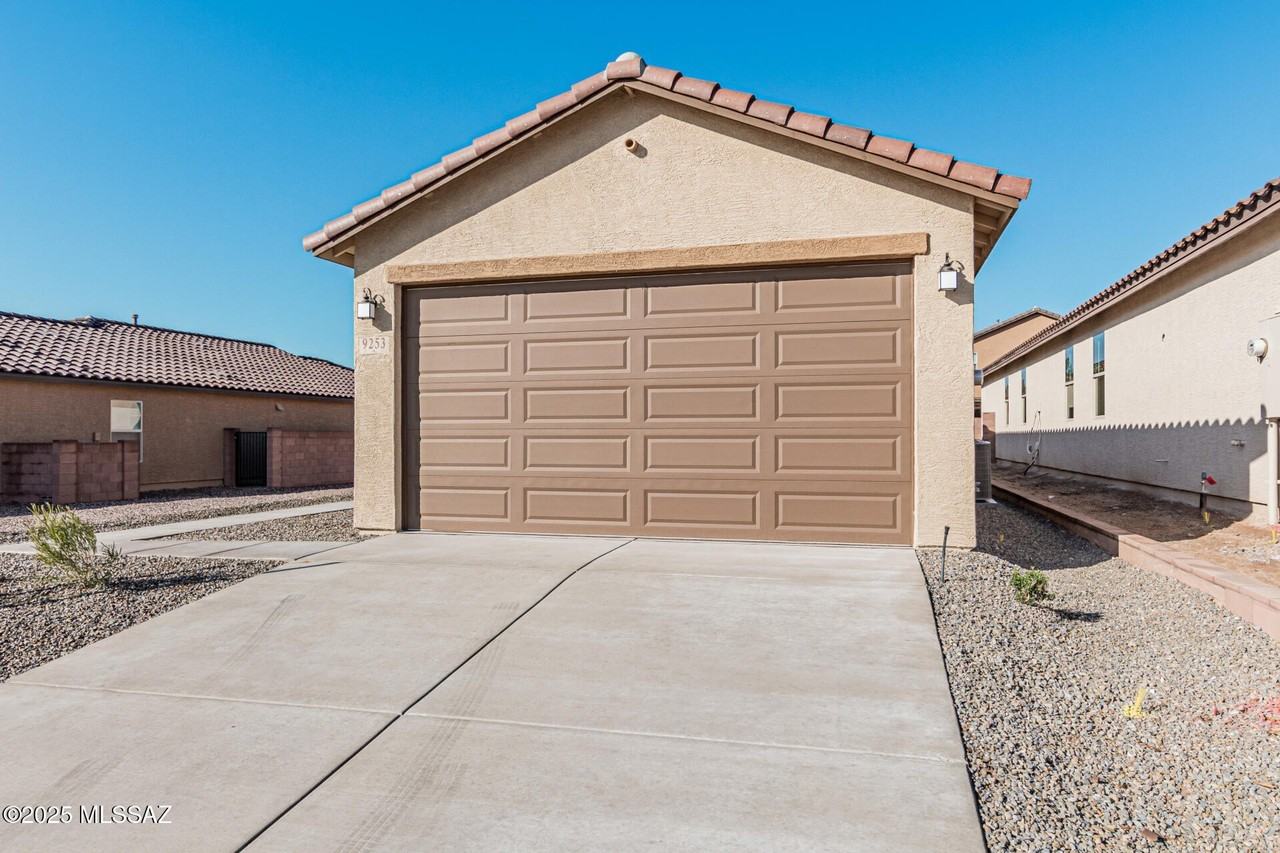 9253 N Agave Gold Rd - Photo 3 of 31