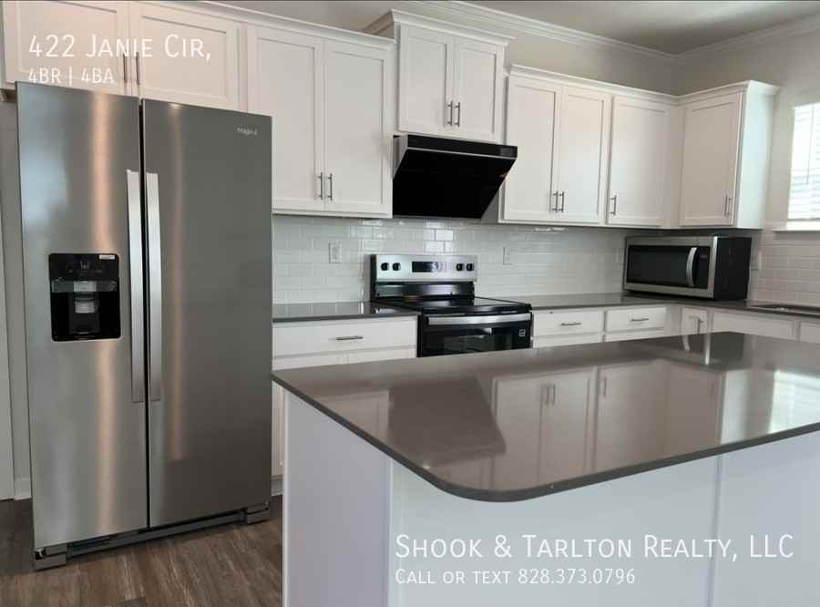 422 Janie Cir - Photo 3 of 15