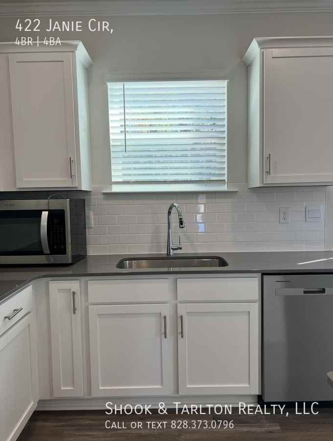 422 Janie Cir - Photo 5 of 15