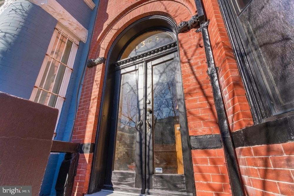 1305 Fairmont St Nw - Photo 4 of 50