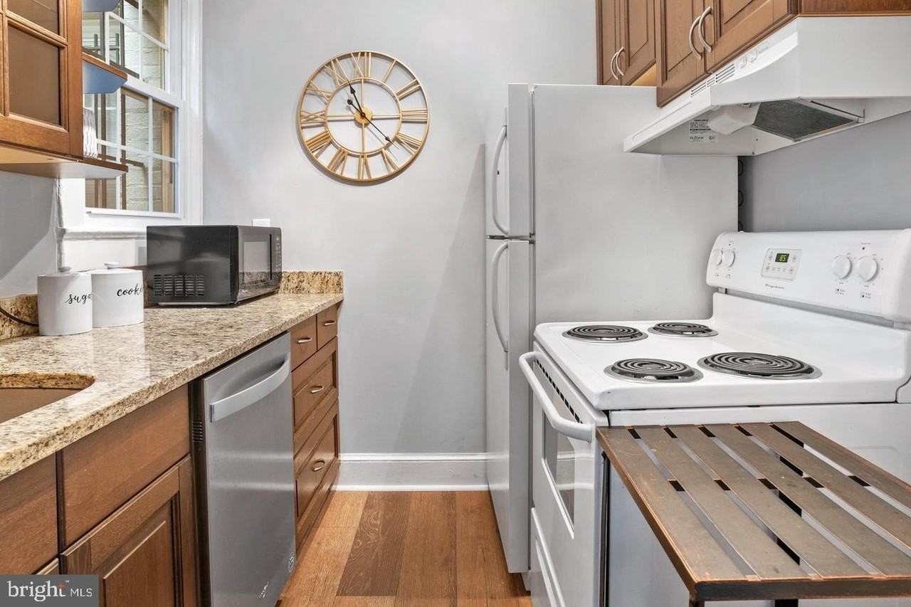 1125 Maryland Ave Ne Apt 6 - Photo 4 of 15