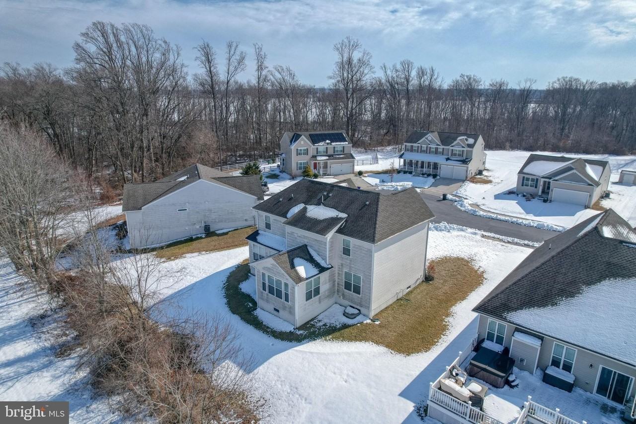 101 Beaufort Ct - Photo 5 of 50