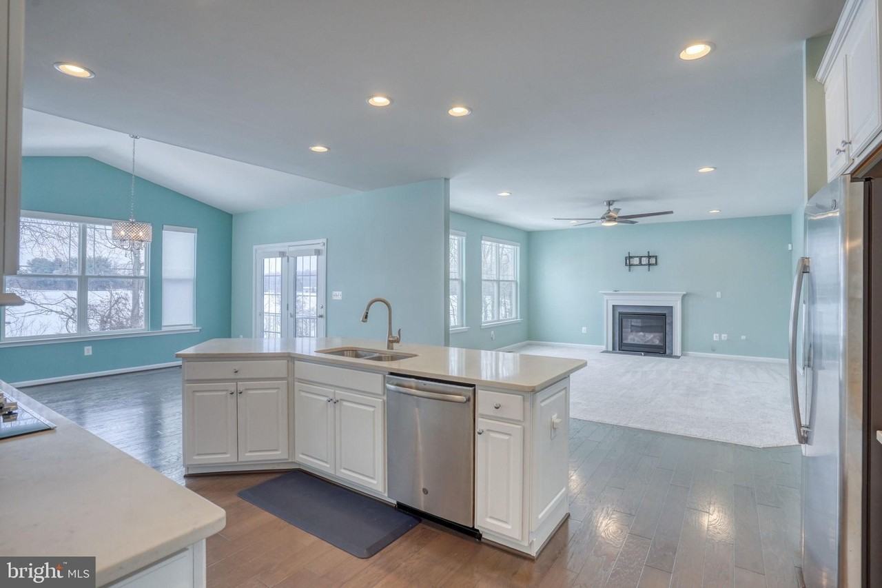 101 Beaufort Ct - Photo 4 of 50