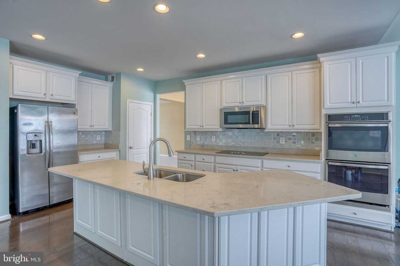 101 Beaufort Ct - Photo 5 of 50