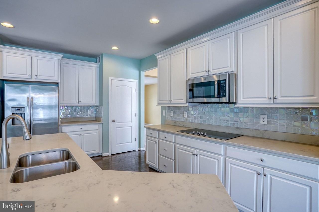 101 Beaufort Ct - Photo 6 of 50