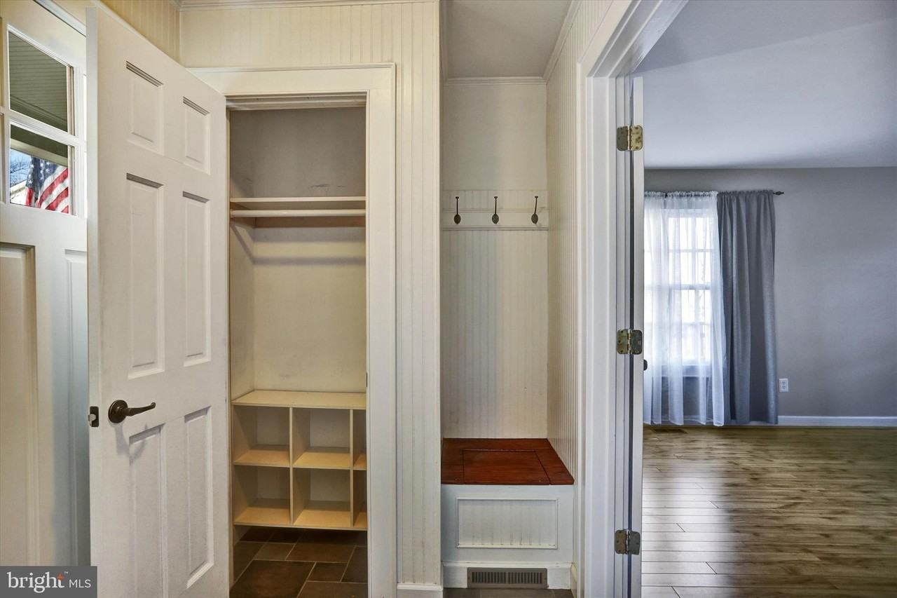 722 Genessee St - Photo 5 of 42