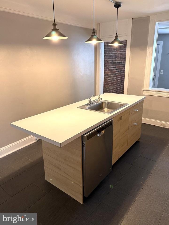 223 Grundy St - Photo 3 of 8