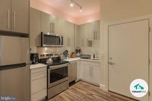 8 E Fayette St Apt 201 - Photo 1 of 1