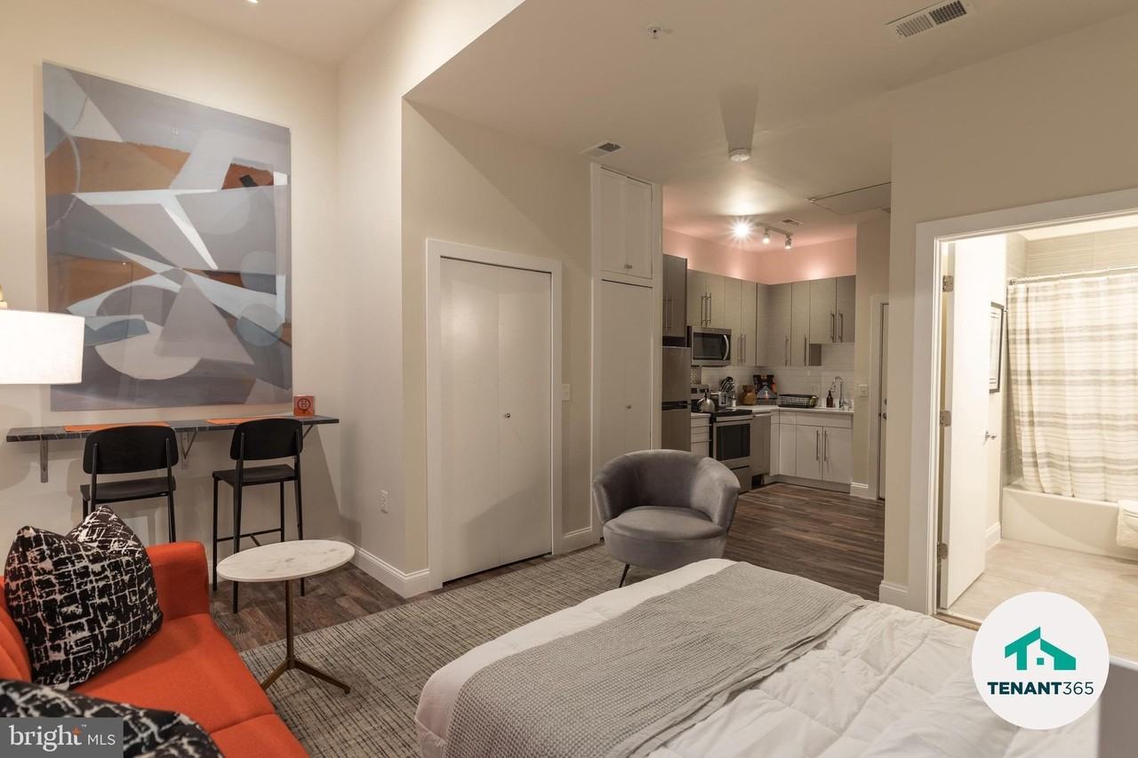 8 E Fayette St Apt 201 - Photo 3 of 23