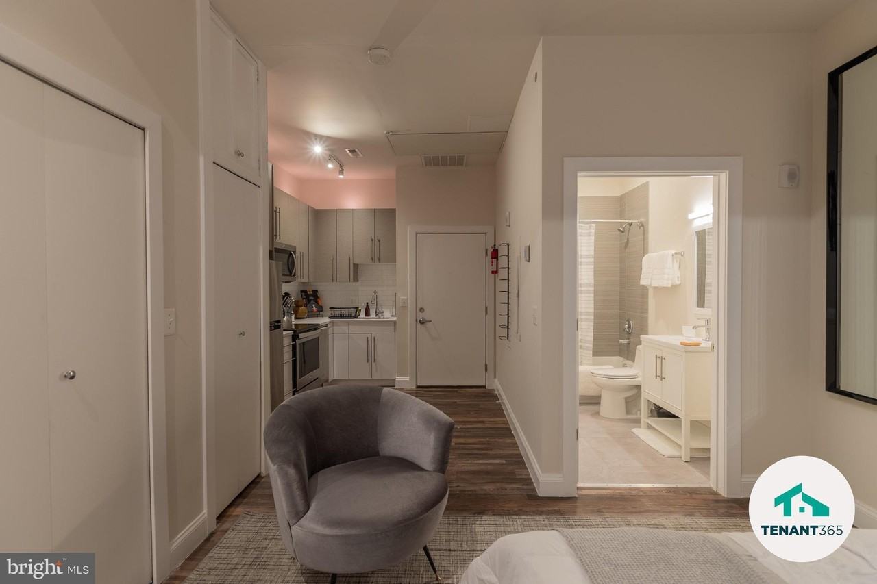 8 E Fayette St Apt 201 - Photo 4 of 23