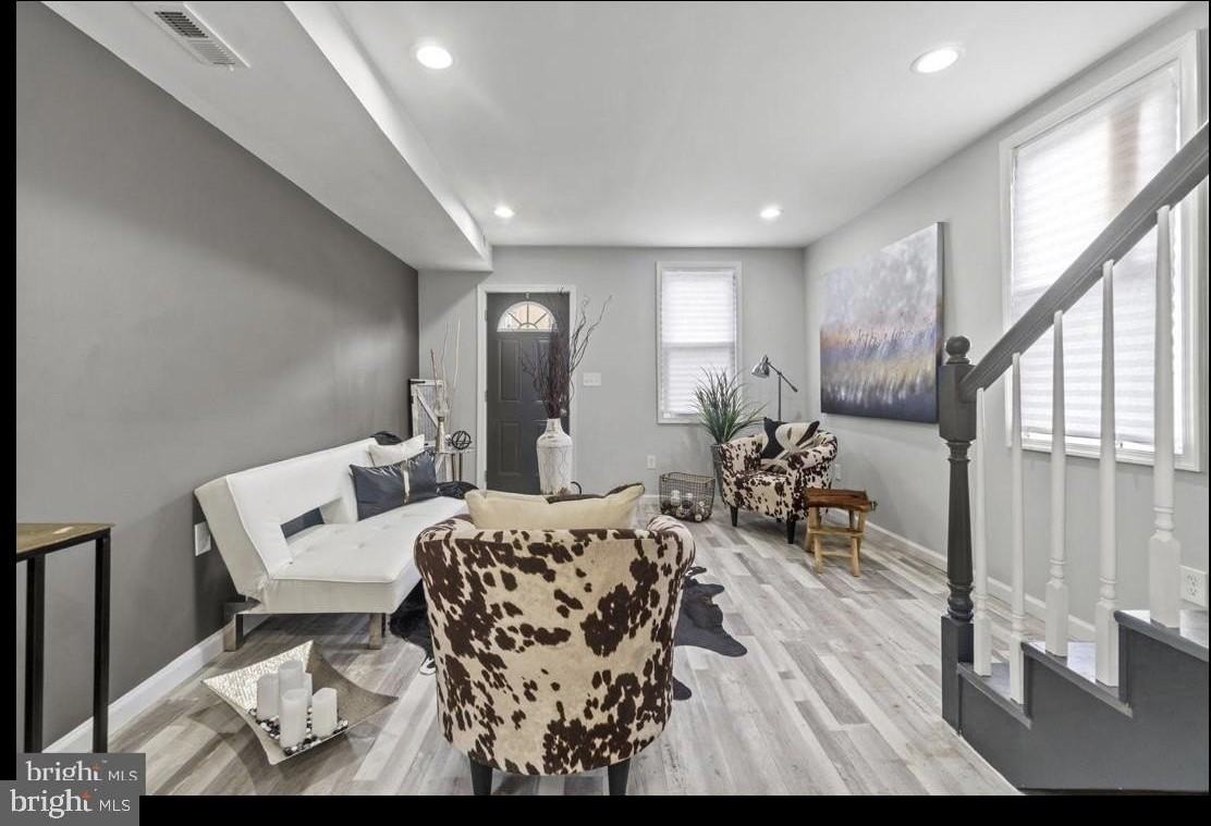 1447 Montpelier St - Photo 4 of 12