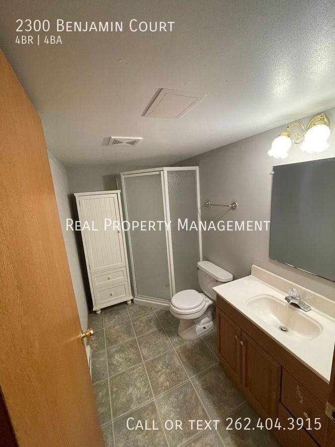 2300 Benjamin Ct - Photo 2 of 28