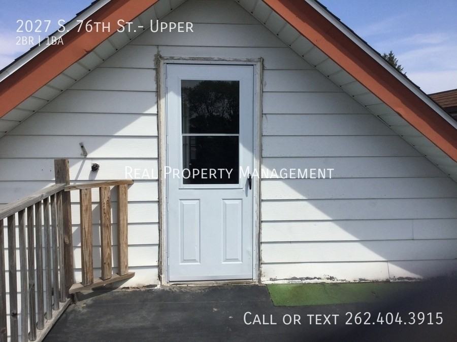 2027 S 76th St Uppr - Photo 4 of 12