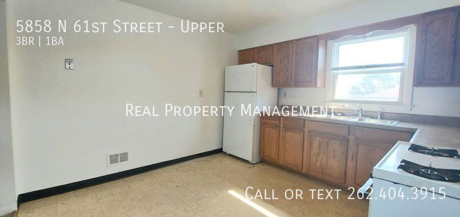 5858 N 61st St - Photo 3 of 15