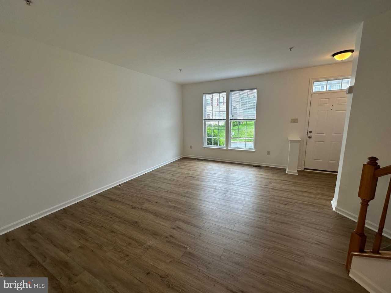 1327 Lewis Ln - Photo 4 of 23