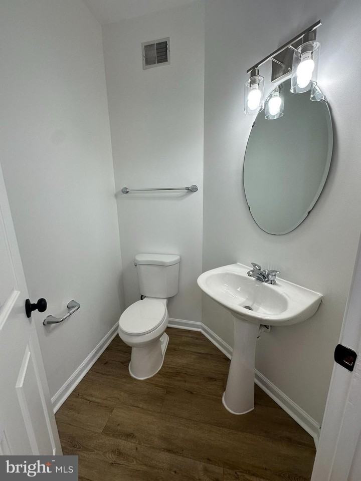 1327 Lewis Ln - Photo 5 of 23