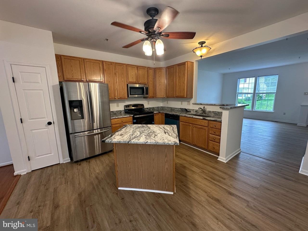 1327 Lewis Ln - Photo 6 of 23