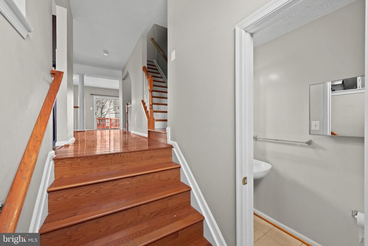 8833 Hawthorne Ct - Photo 3 of 42