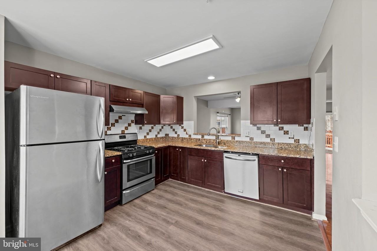 8833 Hawthorne Ct - Photo 4 of 42