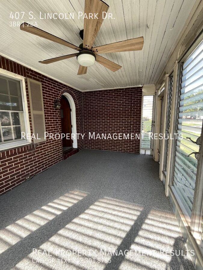 407 S Lincoln Park Dr - Photo 2 of 22