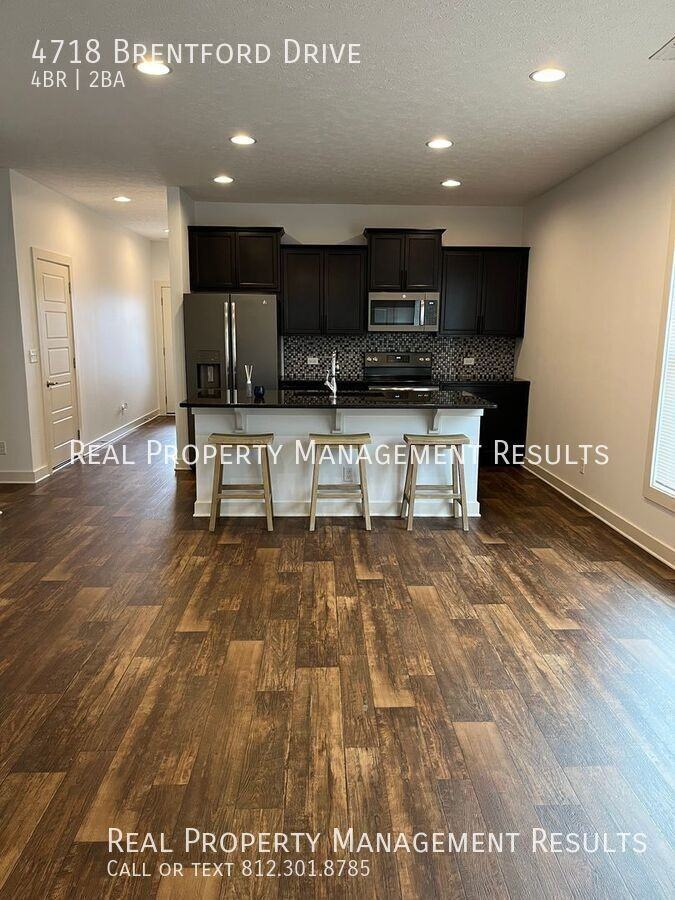 4718 Brentford Dr - Photo 3 of 25