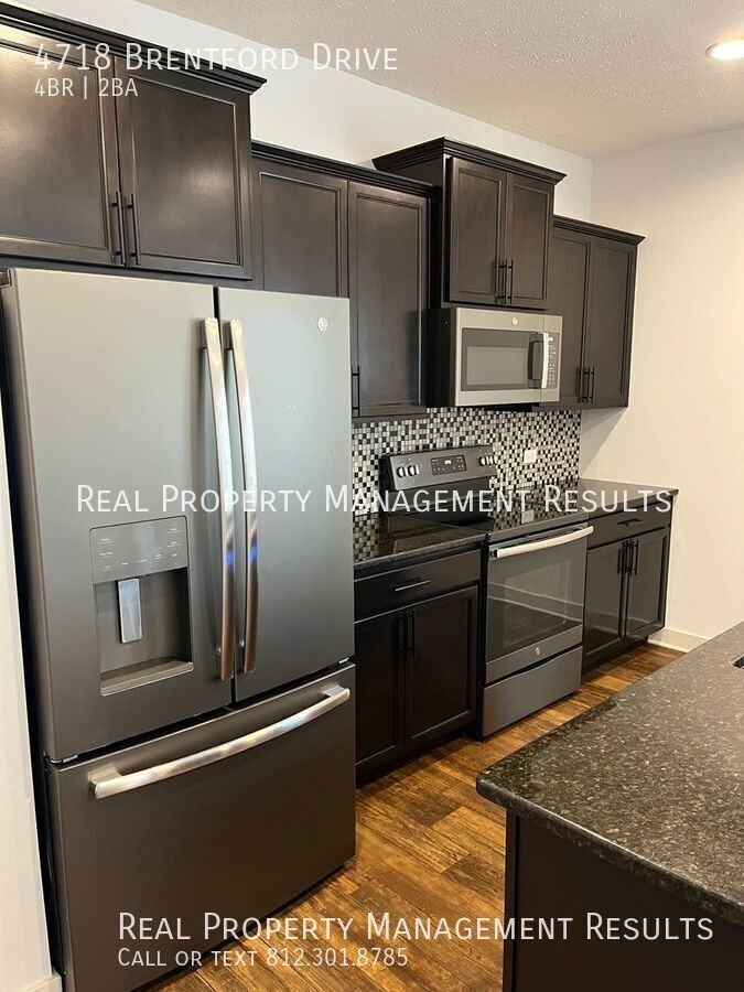 4718 Brentford Dr - Photo 5 of 25