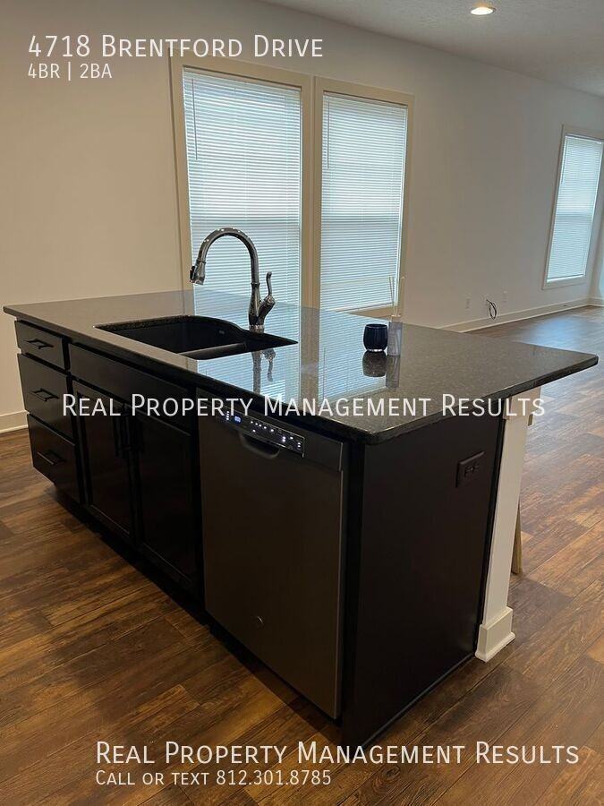 4718 Brentford Dr - Photo 6 of 25