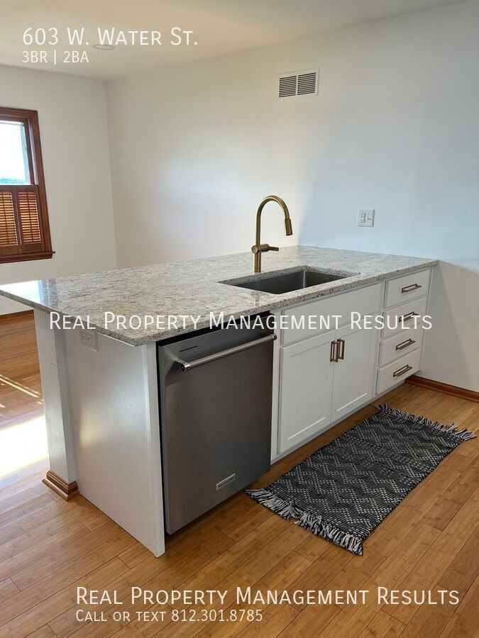 603 W Water St - Photo 7 of 22
