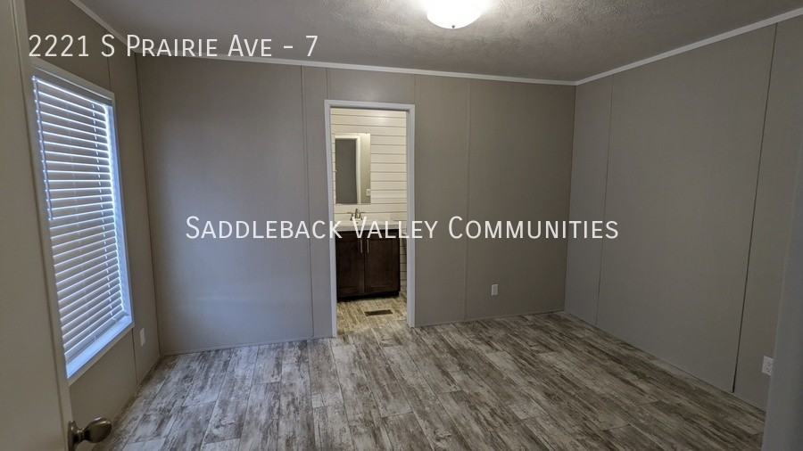2221 S Prairie Ave #7 - Photo 5 of 10