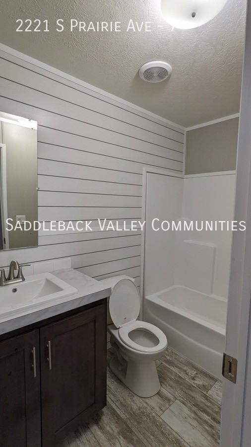 2221 S Prairie Ave #7 - Photo 6 of 10