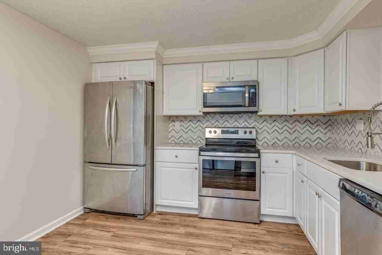 6 Victoria Manor Ct - Photo 2 of 20