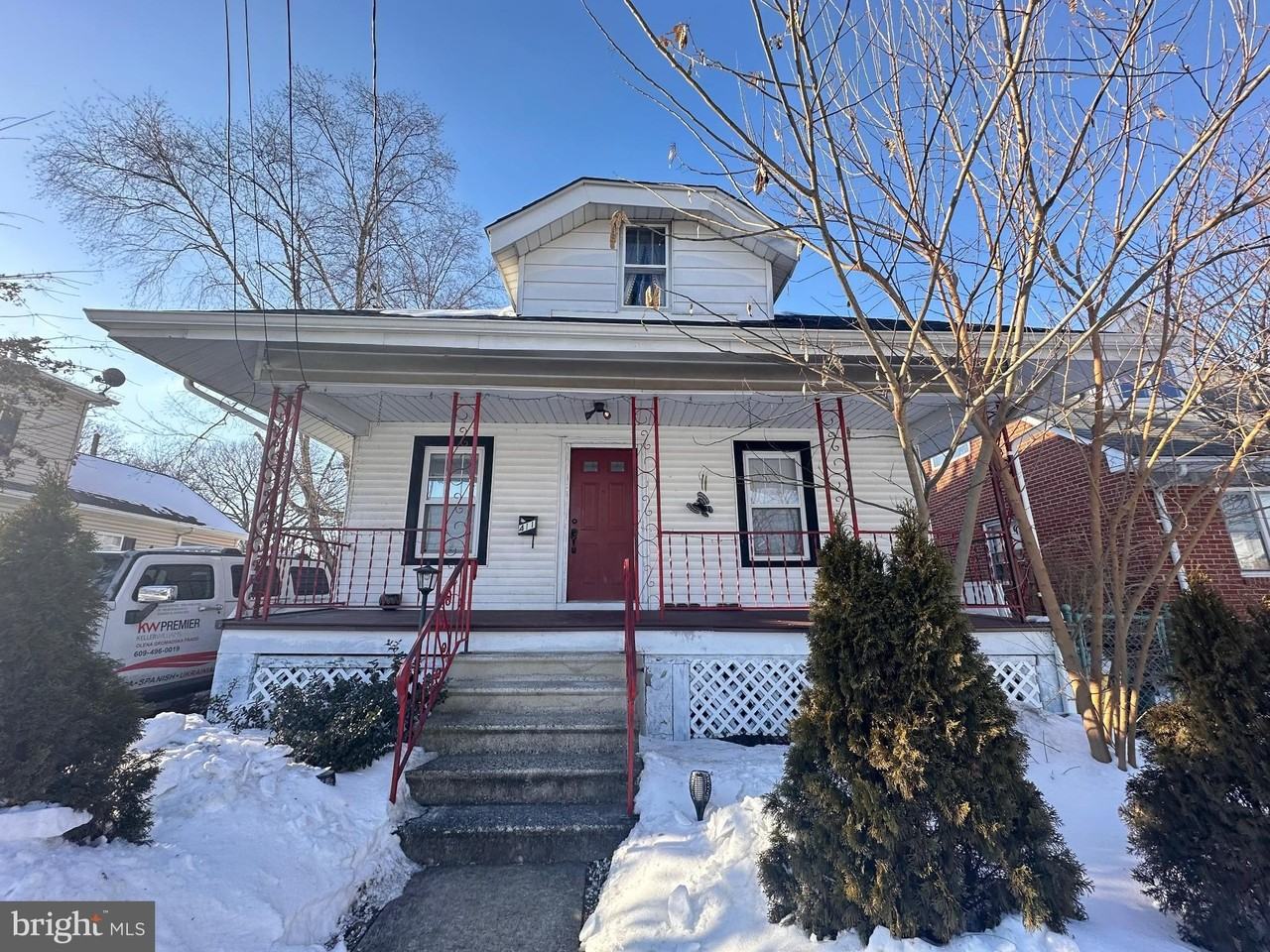 411 Rowan Ave - Photo 2 of 12