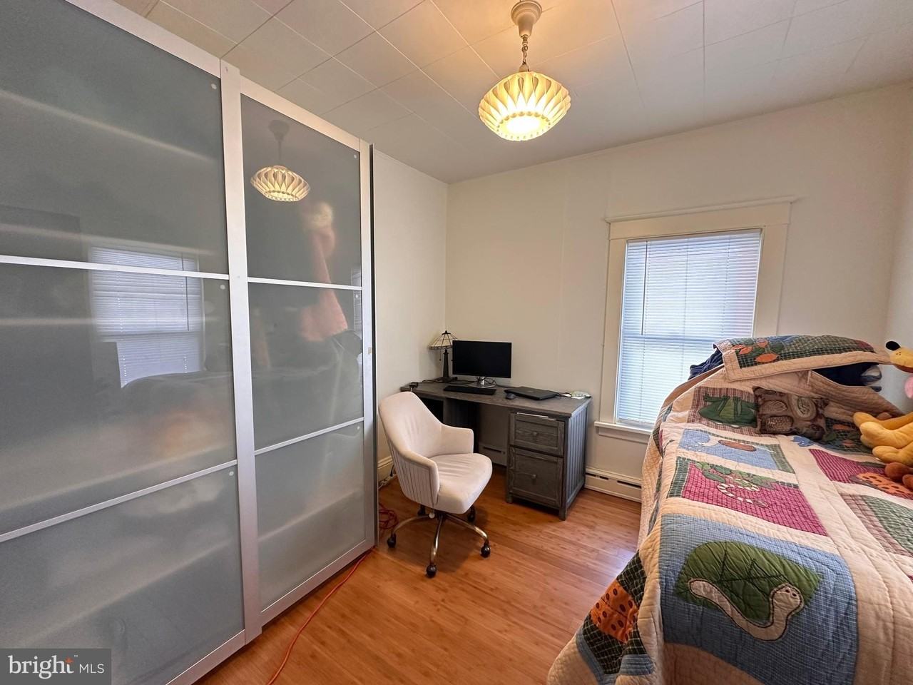 411 Rowan Ave - Photo 5 of 12