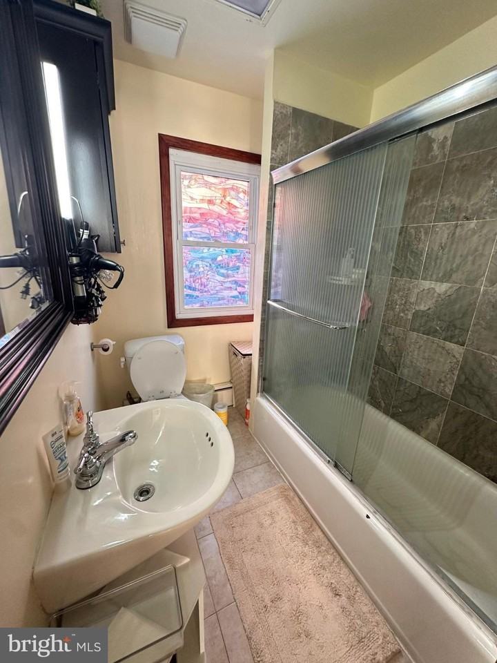 411 Rowan Ave - Photo 6 of 12