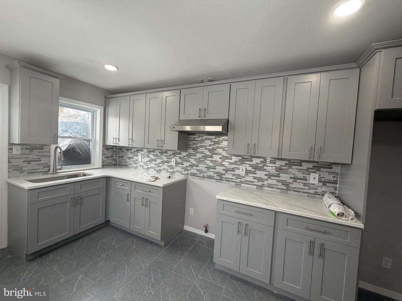 6 Seward Ave - Photo 7 of 9