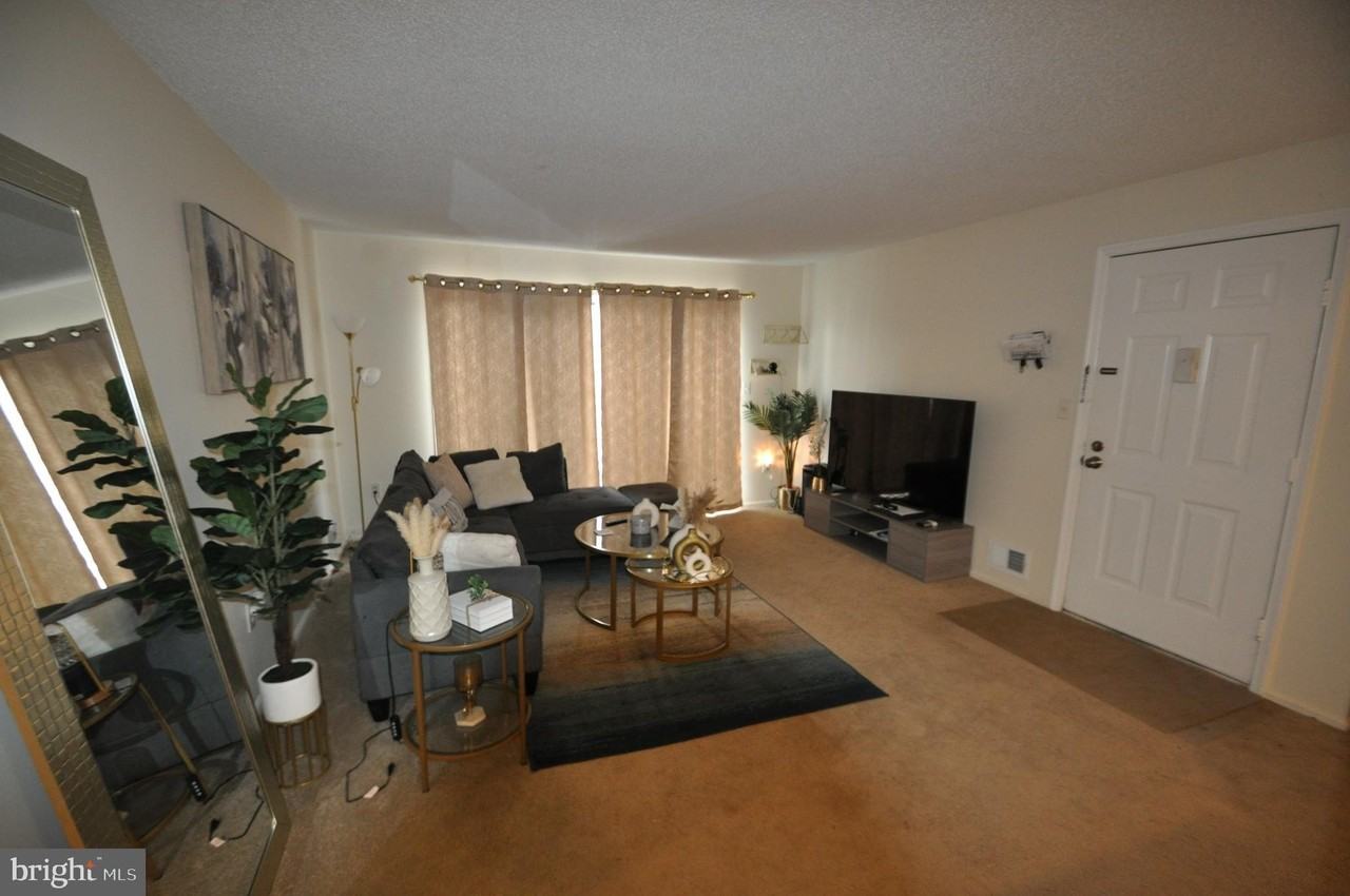 13 Voscek Ct - Photo 2 of 20