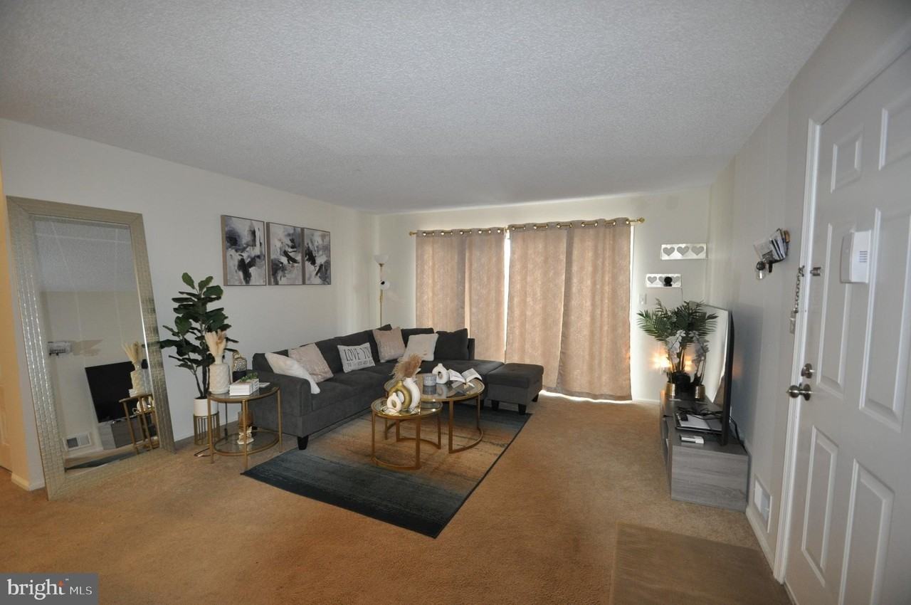 13 Voscek Ct - Photo 4 of 20