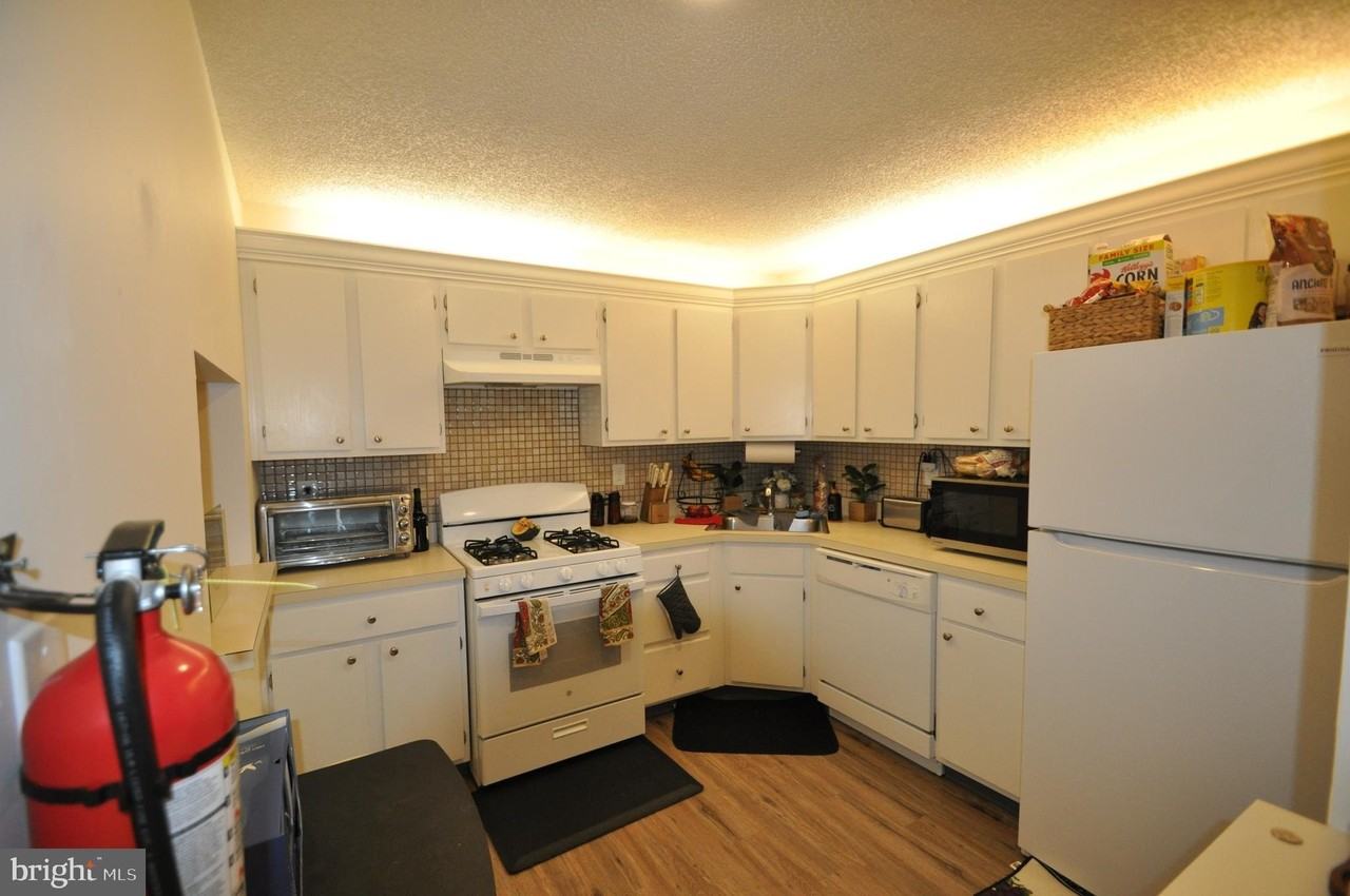 13 Voscek Ct - Photo 7 of 20