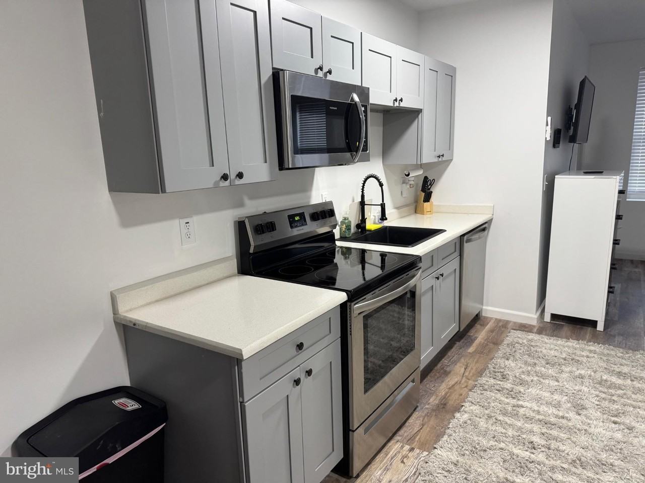 24 S Warren St Unit 1 - Photo 4 of 13