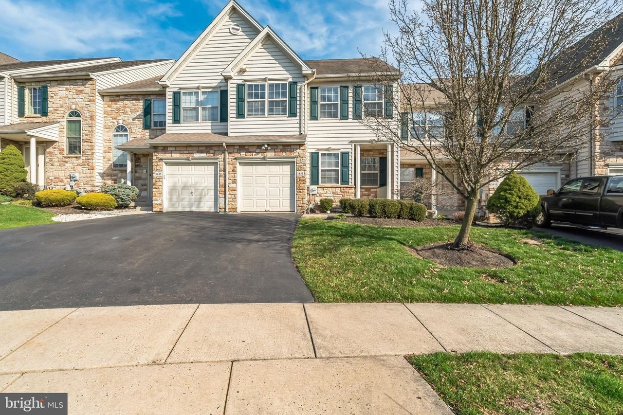 1855 Creekview Ln - Photo 2 of 30