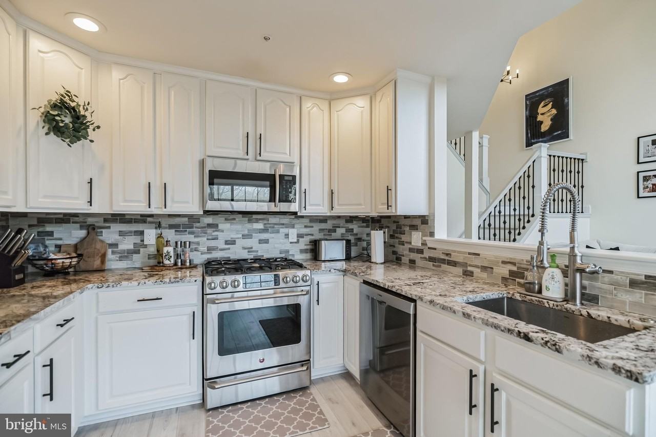 1855 Creekview Ln - Photo 6 of 30