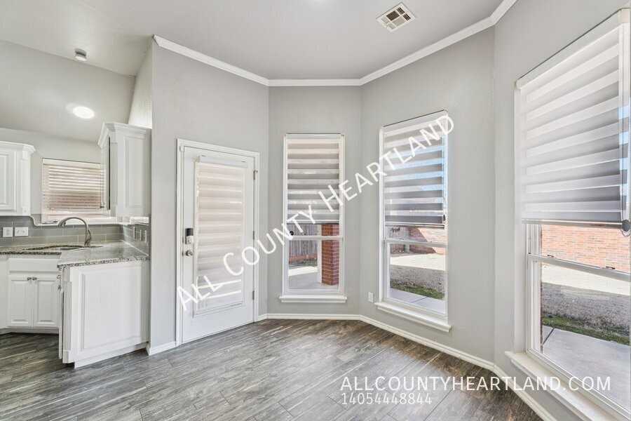 2821 Nw 170th St - Photo 5 of 15