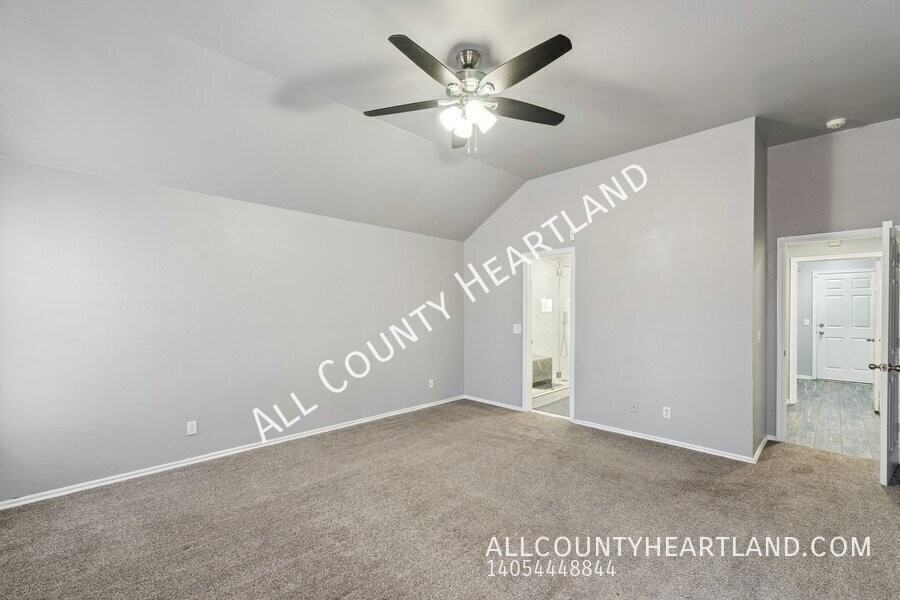 2821 Nw 170th St - Photo 6 of 15