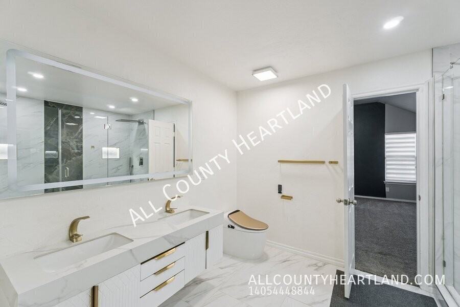 2821 Nw 170th St - Photo 7 of 15