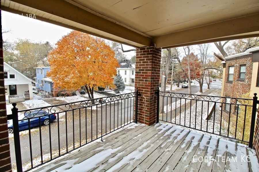 4328 Roanoke Pkwy #305 - Photo 3 of 13