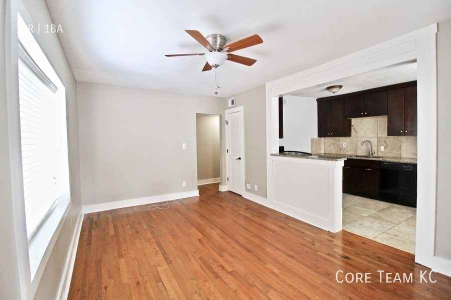 4328 Roanoke Pkwy #305 - Photo 5 of 13