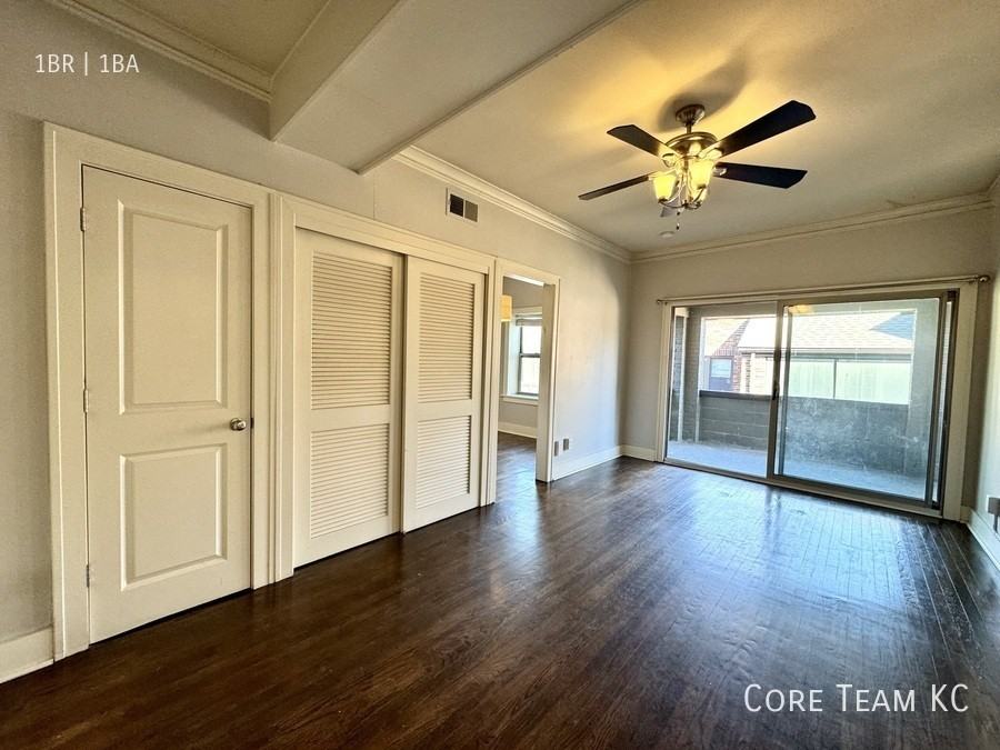 710 W 48th St #303 - Photo 4 of 11